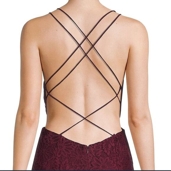 Fame & Partners Slit Front Strappy Backless Lace Gown in Wine Size 4 NWT - Picture 5 of 14